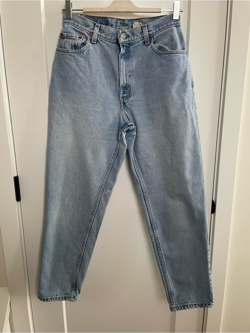 Vintage Levi’s 550 jeans in light blue